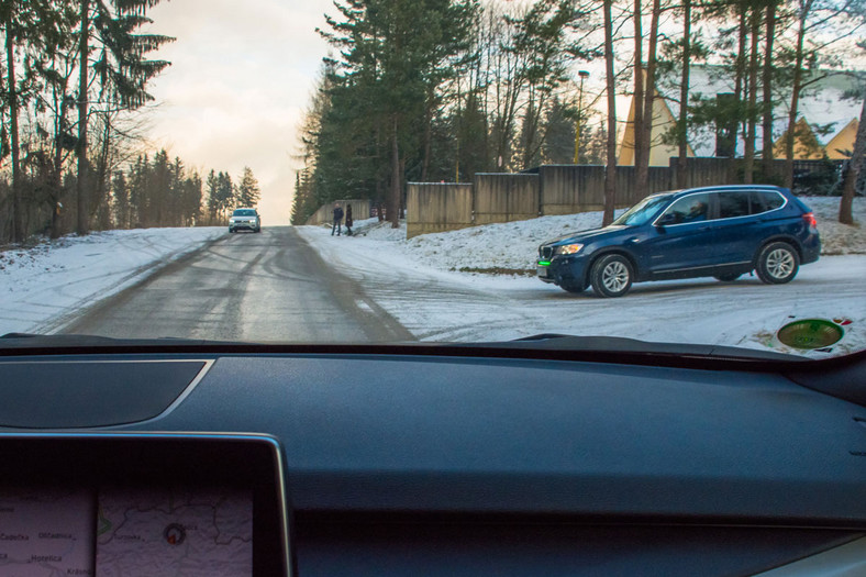 Dodatkowe zielone światło stopu montowane z przodu auta