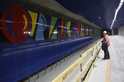 Gronkiewicz-Waltz w kasku testuje metro. Tak wygląda Warszawa-Wileńska. ZDJĘCIA