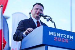 Mentzen uderza w Tuska i Kaczyńskiego. 'Zabetonowali Polskę. Ich czas się kończy'