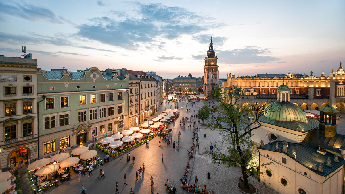 Kraków okazał się najtańszym miastem wśród atrakcyjnych miejsc w Europie, do których warto wybrać się na wakacje. W rankingu przygotowanym przez Post Office Travel Money całe podium zajmują miasta Europy Wschodniej. Wysoko sklasyfikowana została Warszawa.