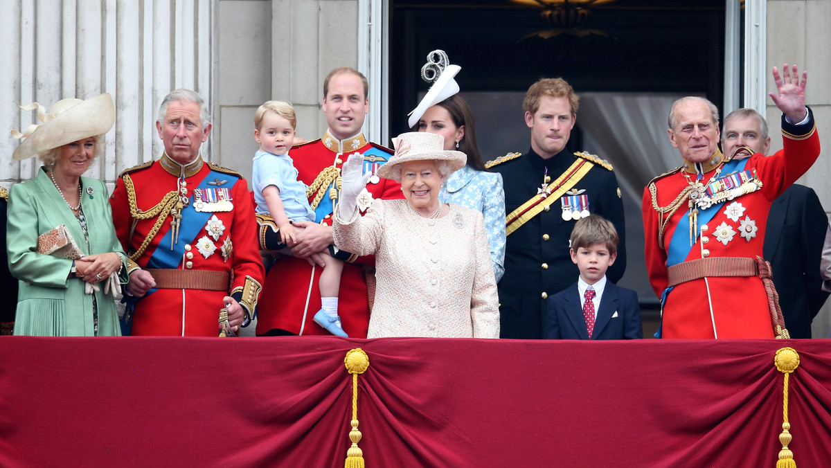 Elżbieta II ogląda "The Crown". Co o serialu sądzi królowa i reszta Windsorów?