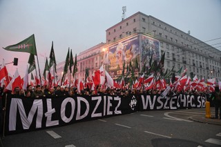Stulecie niezgody. Czy manifestowanie patriotyzmu jest niebezpieczne? [FELIETON]