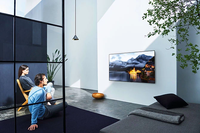 Dzięki HDTV i Ultra HD telewizory przy tym samym dystansie do widza mogą być większe niż w przeszłości. Przy tradycyjnym dystansie trzech metrów ekrany o przekątnej 65 cali (164 cm) nie są problemem