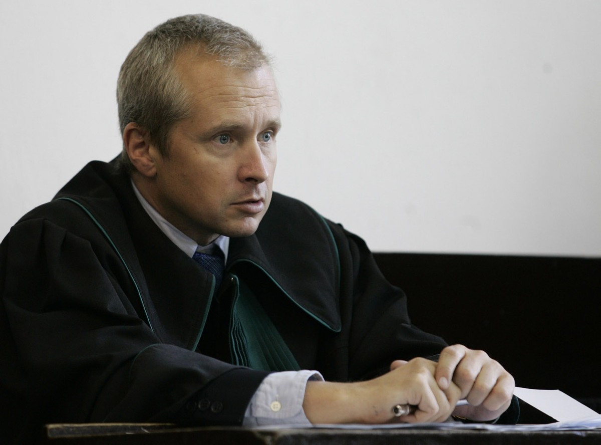 "Według mnie łączenie tego przesłuchania z późniejszymi zdarzeniami jest wyjątkową niegodziwością i grą polityczną, ponieważ przesłuchanie było na najwyższym stopniu profesjonalizmu" - powiedział wczoraj po przesłuchaniu mec. Dubois.