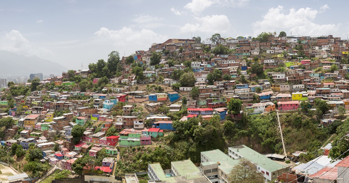 Wenezuelczycy odetchną z ulgą po ataku USA? Jeszcze 35 lat temu dwa razy bogatsi niż Polacy, teraz klepią biedę