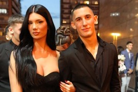 Maturanti iz Pančeva  RASPAMETILI SRBIJU savršenim stilom: Devojke blistale u ZAVODLJIVIM HALJINAMA, a mladići - PRAVI ŠMEKERI! Šta kažete na njihove modne izbore?