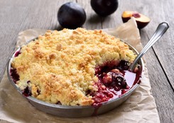 Obłędnie pyszne śliwki pod kruszonką. Ten deser skradnie wasze serca