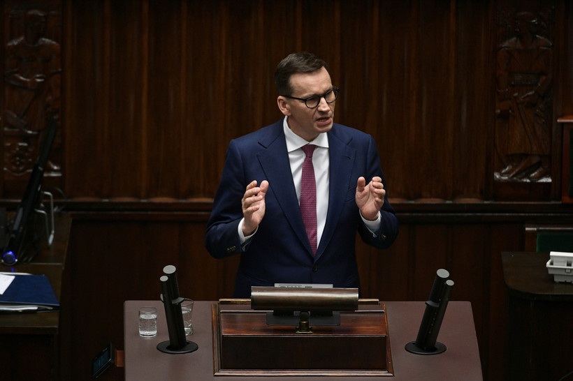 Premier RP Mateusz Morawiecki przemawia na sali obrad w drugim dniu posiedzenia Sejmu w Warszawie