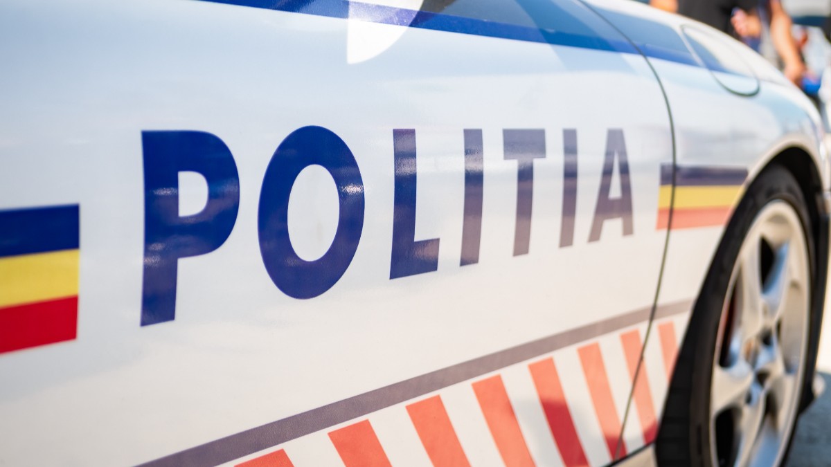 A pretins că este polițist și a oprit în trafic o șoferiță, în Timișoara. Suma cerută „ca să nu-i rețină permisul”