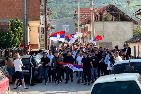 (FOTO) OTVORENA BIRALIŠTA NA KiM: Veliki odziv Srba, sa trob