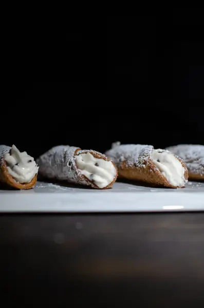 Cannolo / Claudio Pantoni Unsplash