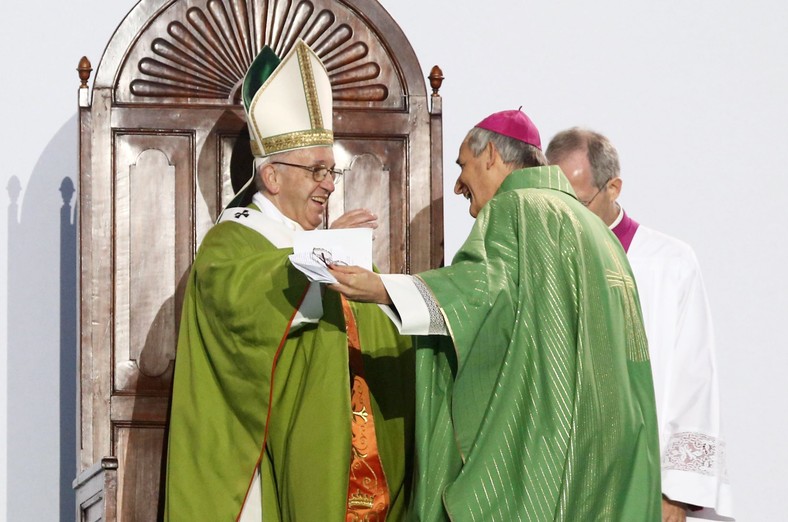 Papież Franciszek i Matteo Zuppi. 2017 r.