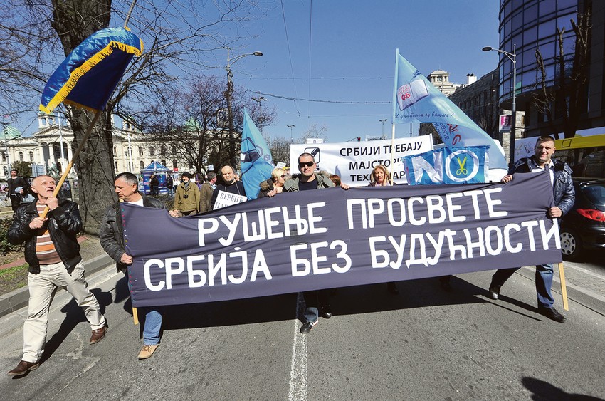 Nastavnici će izaći i na ulice zbog nacrta zakona o platama javnih službenika