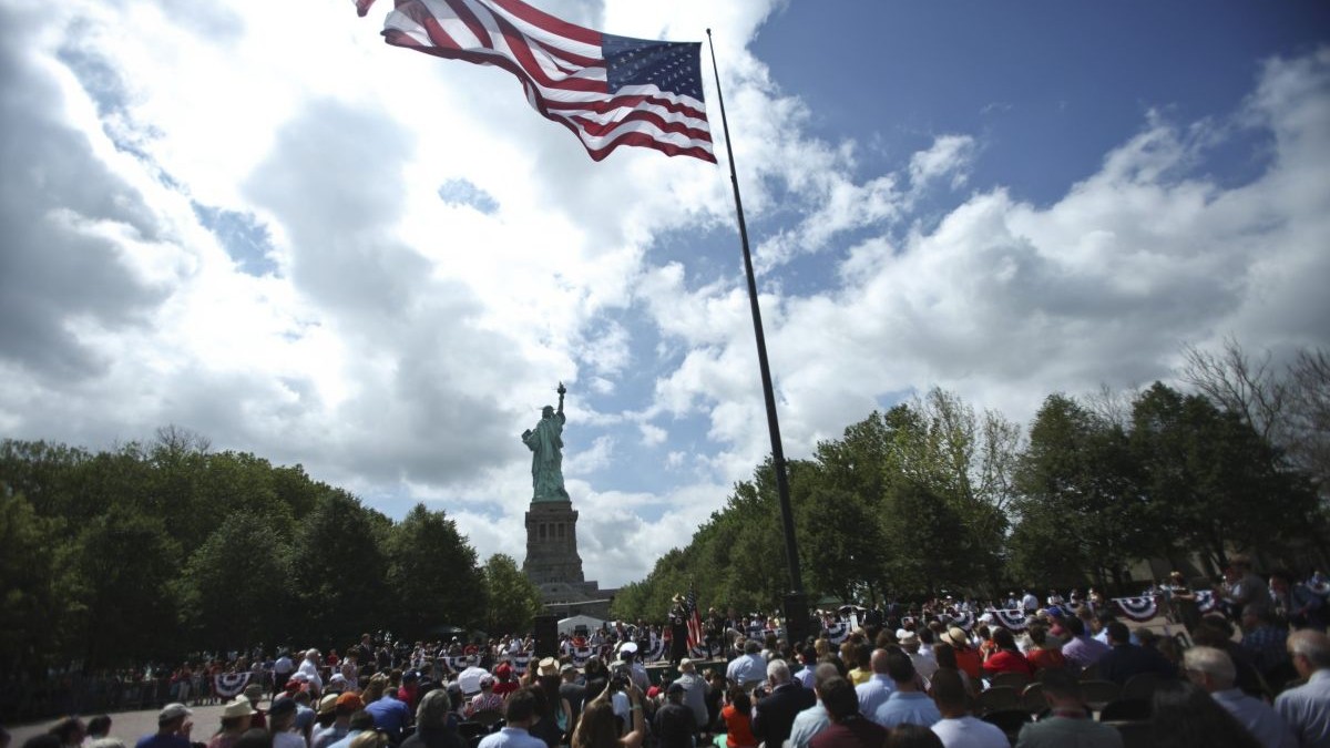 Socha slobody new york  reuters