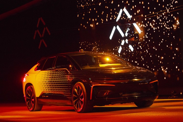 Wcześniej głośno było o problemach finansowych <b>Faraday Future</b>. W listopadzie ubiegłego roku poinformowano oficjalnie o zaprzestaniu, finansowanej przez LeEco, budowy fabryki w Las Vegas. Do tego projekt FF91 spotkał się z chłodnym przyjęciem analityków.