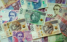 kurs-zlotego-zagrozony-dolar-euro-i-frank-bija-w-portfele-polakow