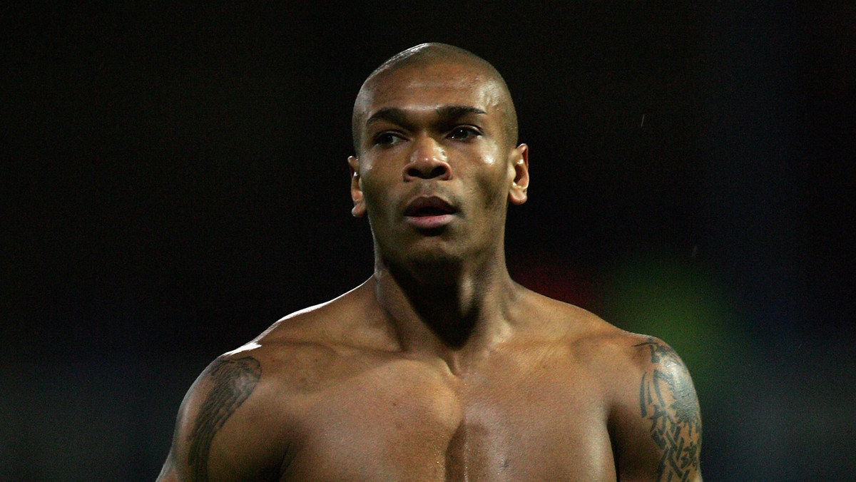 Marcus Bent, były angielski piłkarz, który w trakcie swojej kariery występował między innymi w Crystal Palace, Sheffield United, Ipswich Town i Evertonie, może trafić do więzienia. W środę 37-latek przyznał się przed sądem, że groził policjantom tasakiem do mięsa i nożem kuchennym.