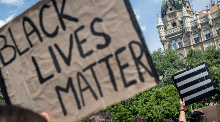 Megrongálták a Black Lives Matter felfestést Kaliforniában. / Fotó: Zsolnai Péter