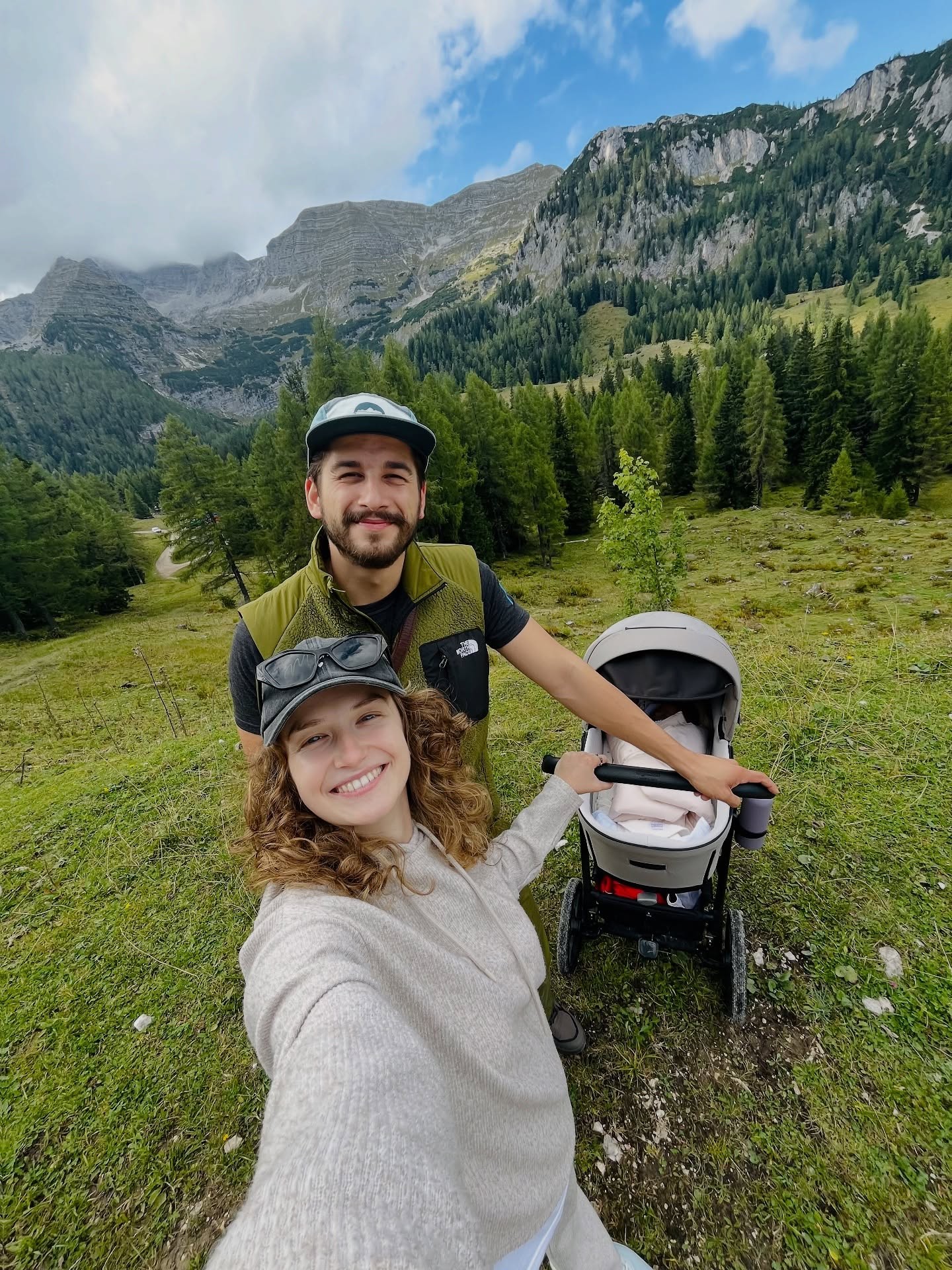  Herci Petra Dubayová a Jakub Jablonský s dcérkou. 