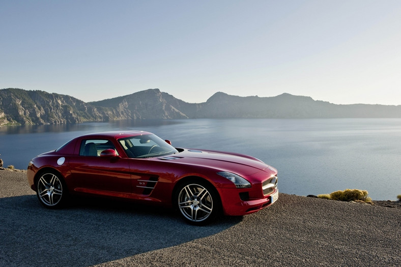 Mercedes SLS AMG w całej okazałaości