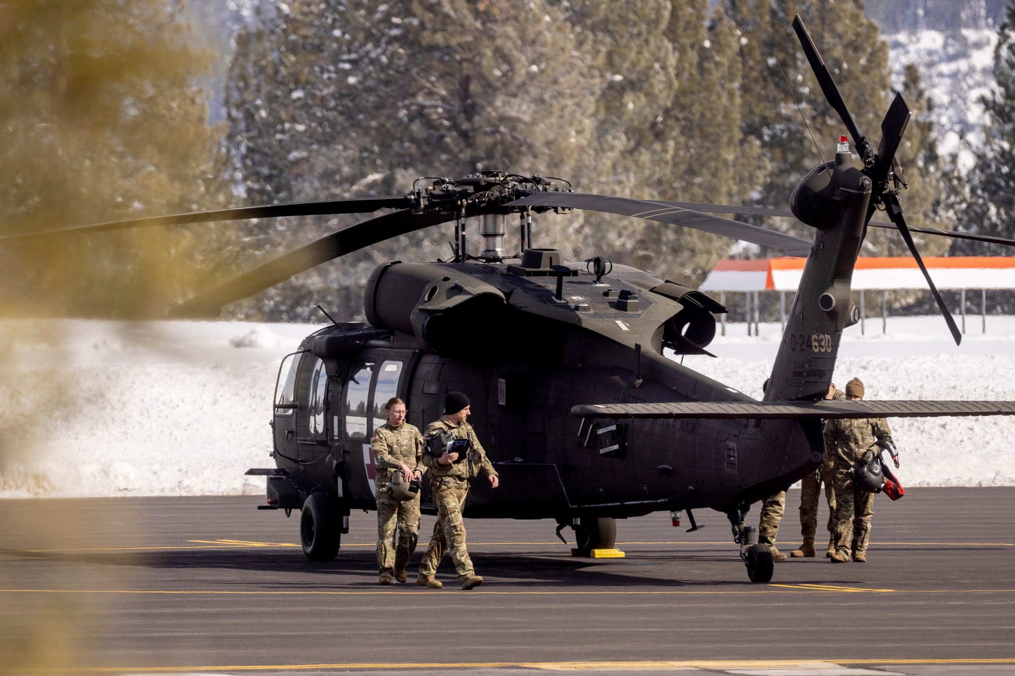 V lyžiarskom stredisku Castle Peak v americkom štáte Kalifornia došlo k zosuvu lavíny.