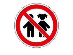 Wolność siedzenia! Czy strefy bez dzieci w przestrzeni publicznej to dyskryminacja?