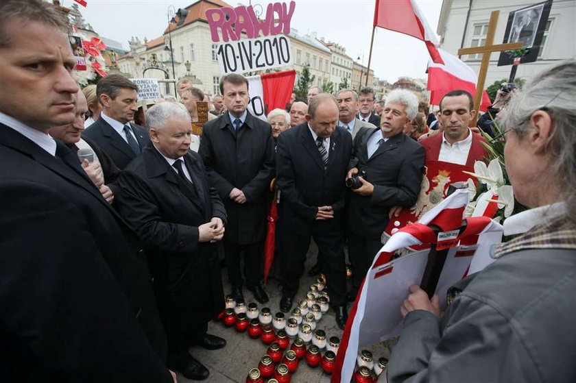 Politycy PiS znowu przed Pałacem Prezydenckim