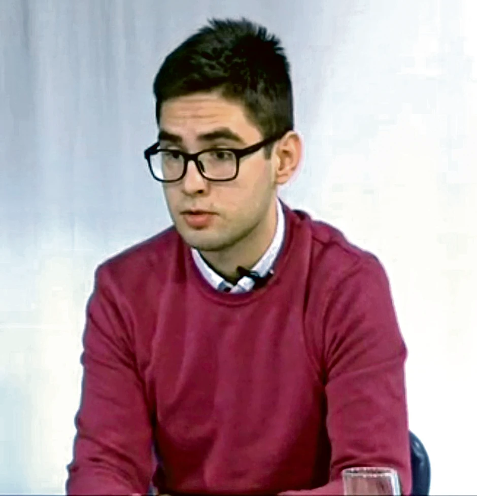 Lazar Stošić maturirao je u Gimnaziji "Svetozar Marković" sa prosekom 5,00