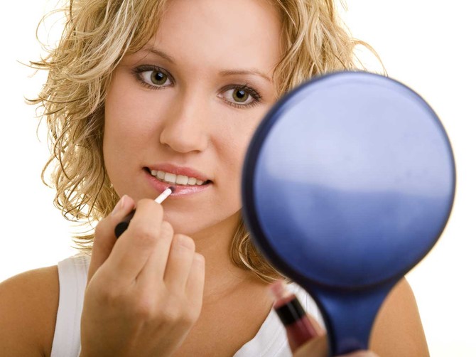 4012_devojka-sminka-shutterstock_19607746
