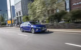 Hyundai Ioniq Hybrid - ta hybryda nie męczy podczas jazdy