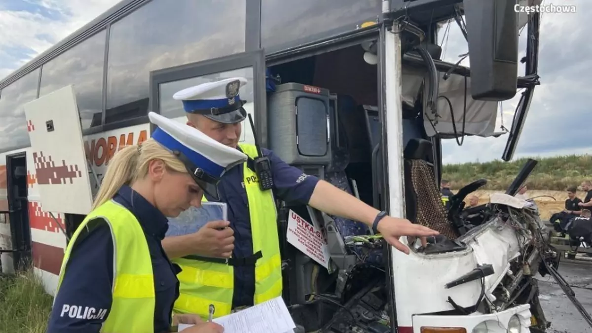 Wypadek z 2 lipca 2020: cysterna najechała na ukraiński autobus, a ten. na naczepę poprzedzającej ciężarówki. Wybuchł pożar, ale nikt nie zginął. Rannych i ciężko rannych odwieziono do szpitali 