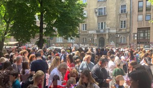 Humanitarni bazar učenika Osnovne škole "Drinka Pavlović" u okviru manifestacije "Drinkine dečje prolećne radosti"