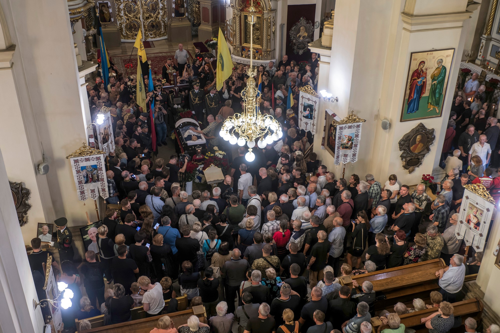 V Ľvove pochovali zavraždeného politika Andrija Parubija. 