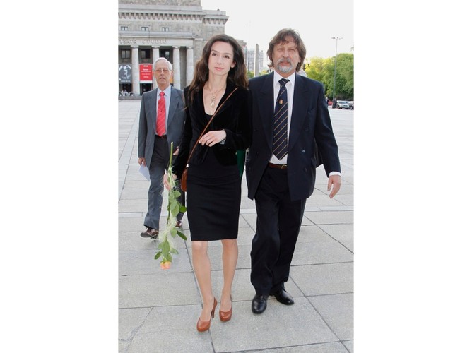 Marta Kaczyńska postanowiła nie wchodzić do show-biznesowego świata. Dlatego jest znana przede wszystkim jako córka pary prezydenckiej, żona Marcina Dubienieckiego i matka dwóch ślicznych córeczek.