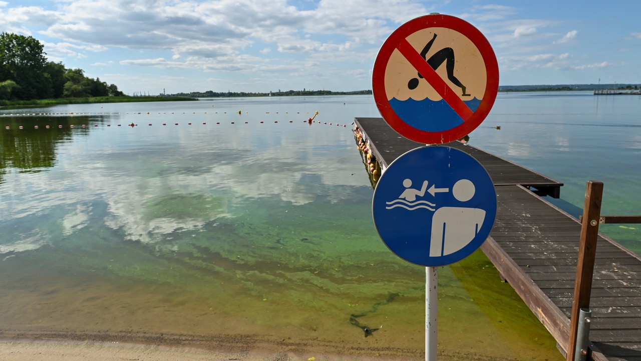 Kąpiel w takiej wodzie może się skończyć źle. Służby apelują o ostrożność