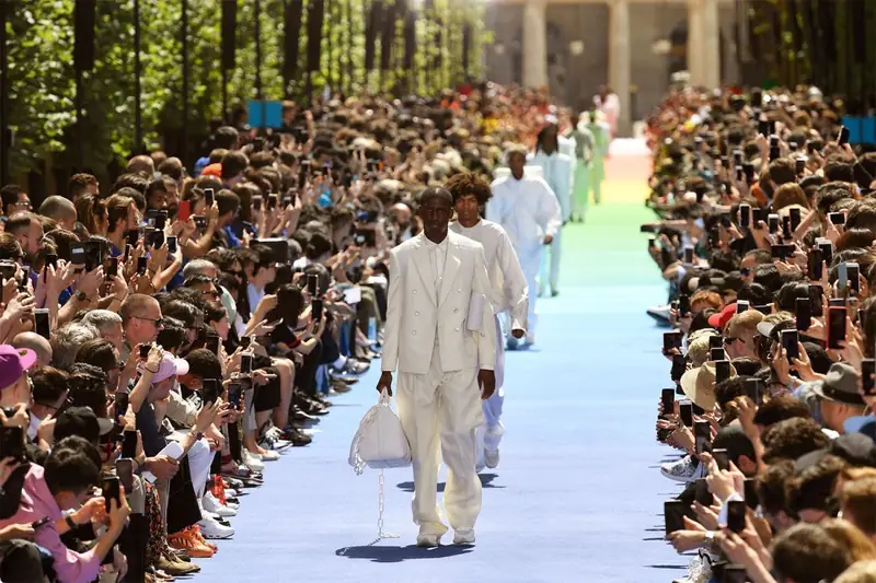 Pokaz pierwszej kolekcji Virgila Abloh dla Louis Vuitton w 2018 r.