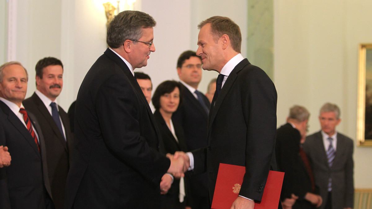 Prezydent Bronisław Komorowski przyjął dymisję rządu PO-PSL i desygnował Donalda Tuska na premiera. Szef PO zapewnił, że nowy rząd powstanie "sprawnie i tak szybko, jak to tylko możliwe". Z kolei prezydent chwalił ostatnie cztery lata rządów koalicji.