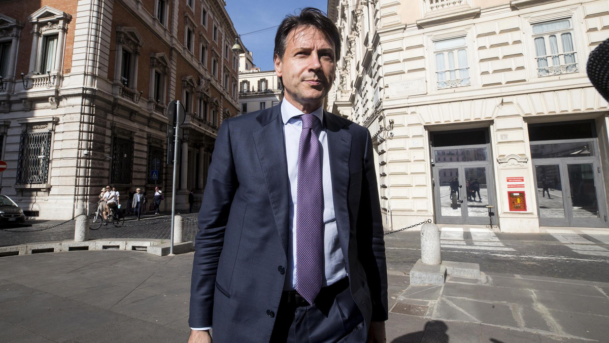Po 88 dniach impasu politycznego we Włoszech dziś powstał rząd Ligi i Ruchu Pięciu Gwiazd, na którego czele stanie profesor prawa Giuseppe Conte. Gabinet, nazywany przez oba ugrupowania "rządem zmian", zostanie zaprzysiężony jutro.