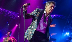 Latka lecą, a Bryan Ferry (rocznik 1945) wciąż jest w świetnej formie! [ZDJĘCIA]