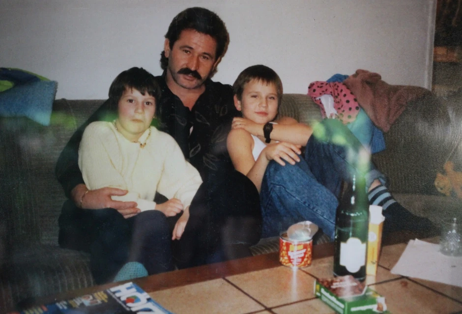 Stojan-Janjic-Keli-u-mladosti-sa-sinom-i-kcerkom-foto-Milan-Pilipovic