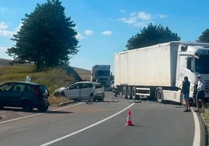 Sudar kamiona i dva automobila kod Zlatibora
