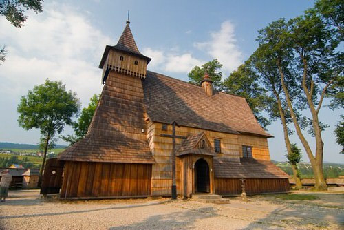 Spływ Dunajcem, wieczka z atrakcjami, drewniany kościółek w Dębnie