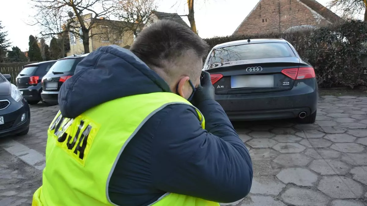 Policjanci zatrzymali 23-latka i odzyskali skradzione audi