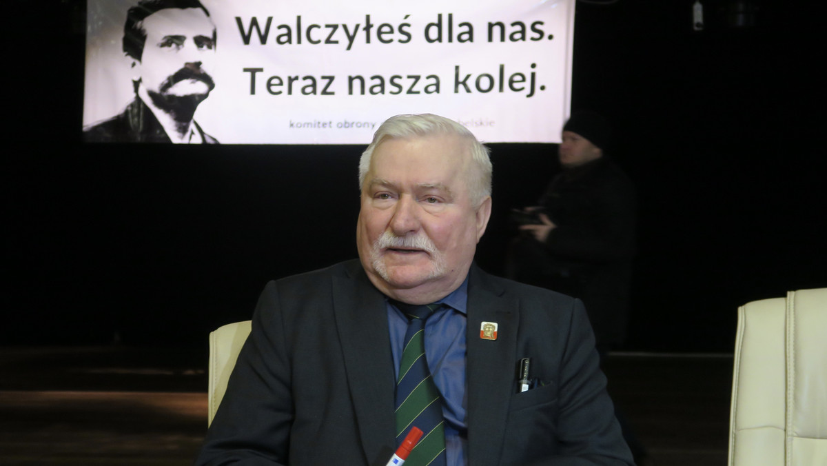 Były prezydent na Facebooku skomentował uchwałę Senatu, która dotyczy upadku rządu Jana Olszewskiego. Lech Wałęsa stwierdził m.in., że "uchwała Senatu RP jest największym paszkwilem". "Czy Ci, co przegłosowali ten gniot, już postradali całkowicie rozum?" – pisze na swoim profilu.