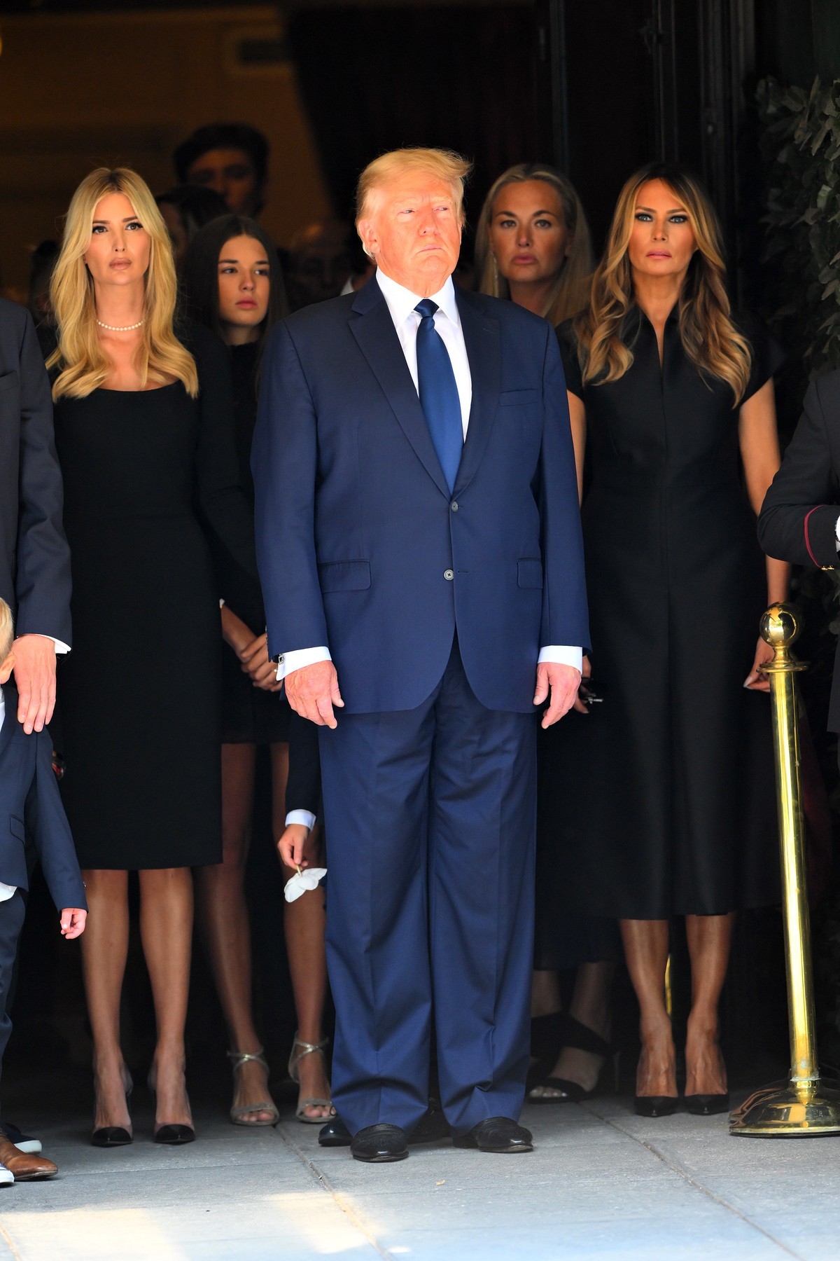Ivanka Trumpová a Donald Trump s manželkou Melanie na pohrebe Ivany Trumpovej