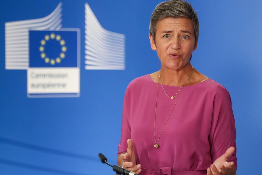 Według Margrethe Vestager, unijnej komisarz ds. konkurencji, miliony Europejczyków przepłacały za komputery, suszarki do włosów, słuchawki czy sprzęt kuchenny kupowany przez internet