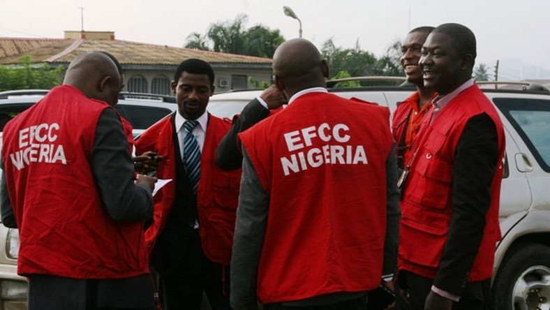 EFCC officials on duty (Punch)