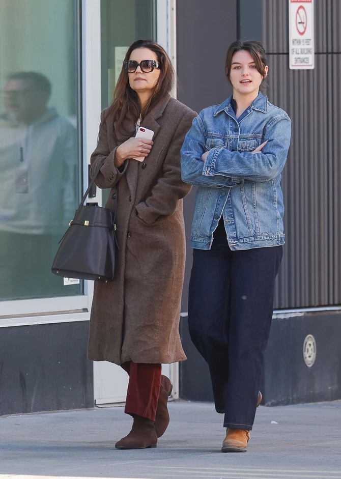 Kejti Holms sa ćerkom Suri