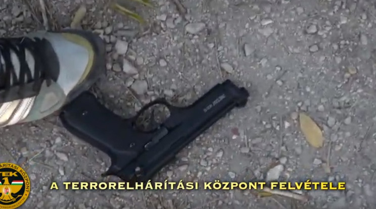 Fegyverrel fenyegetőzött egy férfi Pomázon /Fotó: police.hu