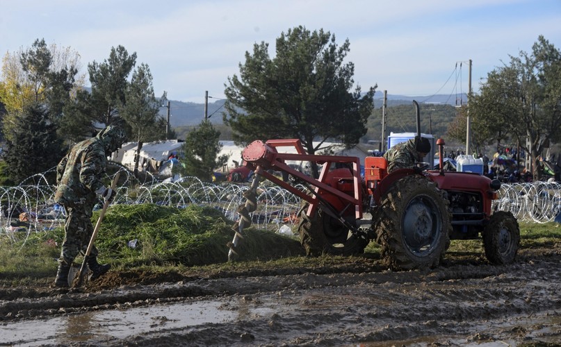 Macedonia buduje mur na granicy z Grecją
